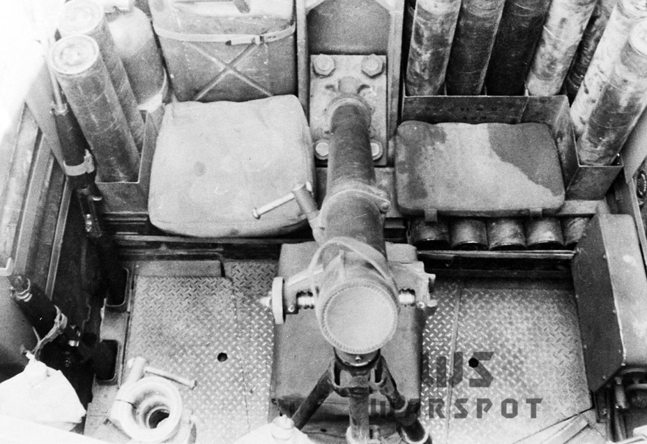 ​The crew's seating was spartan - A Bigger Howitzer on a Smaller Chassis | Warspot.net