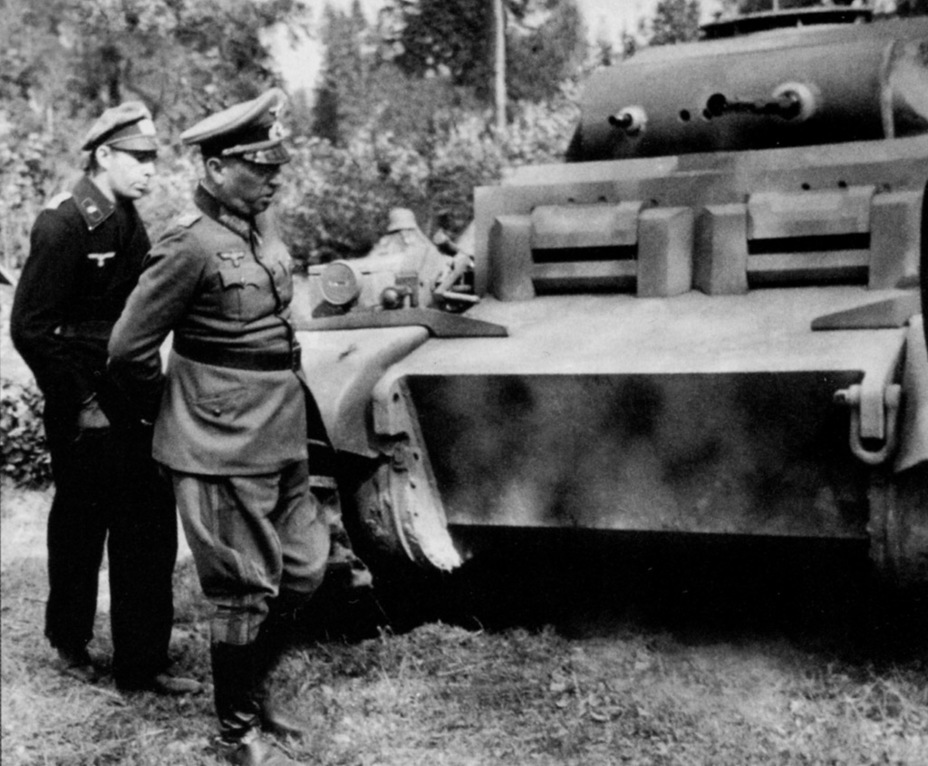 ​Inspection of the tank near the Mga railway station, August 1942. Ober-Lieutenant Betke, the commander of the 1st tank company of the 66th Special Purpose Tank Battalion, is on the left, wearing a tanker's uniform - Pz.Kpfw.II Ausf.J: Heavy Steps of a Light Tank | Warspot.net