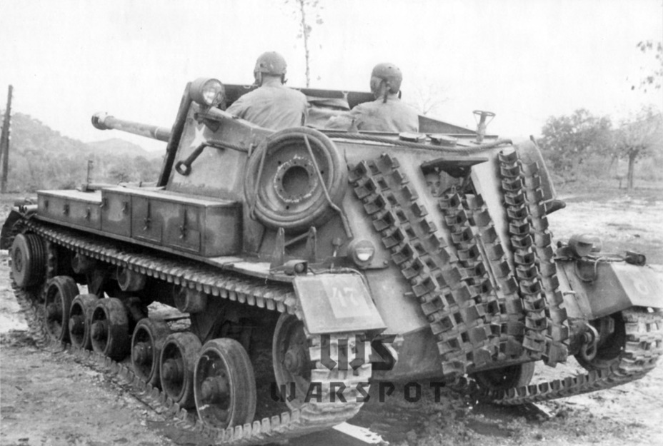 ​A typical Archer on the front lines. Crews often covered their tanks with personal belongings and spares - Backwards Tank Destroyer | Warspot.net
