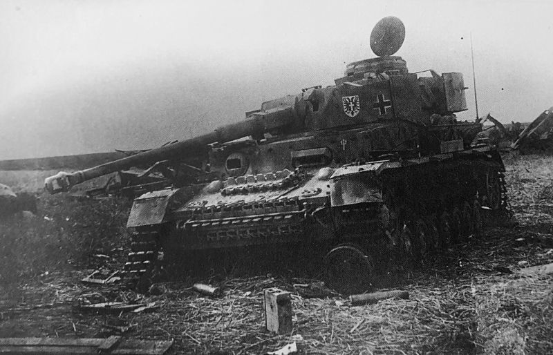 ​A German Pz.Kpfw.IV tank knocked out in the vicinity of Soglasniy. This tank was misidentified as a Tiger - Shermans at Kursk | Warspot.net