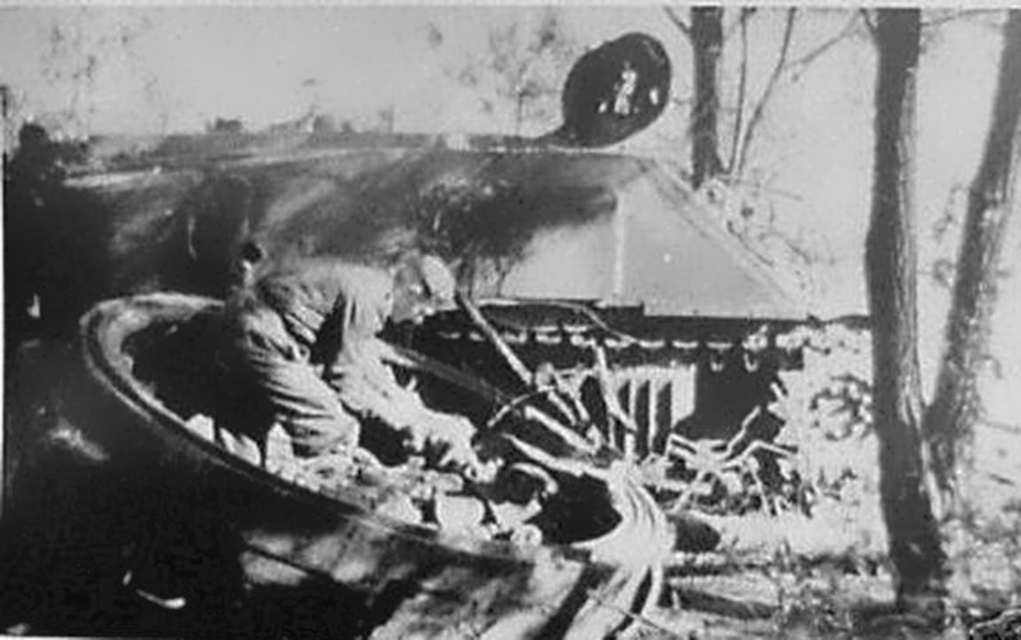 ​A German soldier inspects a destroyed M4A2 tank - Shermans at Kursk | Warspot.net