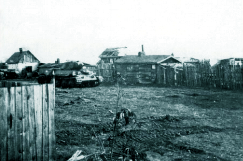 ​Destroyed T-34-76, presumably from the 27th brigade on the street of the workers' village «Red October». Behind on the left you can see the stern of a Pz.Kpfw.IV. Photo from Jason Mark. It is noteworthy that the location of the photo is defined as «the village of Ovrazhnaya» due to the discrepancy mentioned by the author on Soviet maps and German copies - Unknown Stalingrad: Iron Wind | Warspot.net