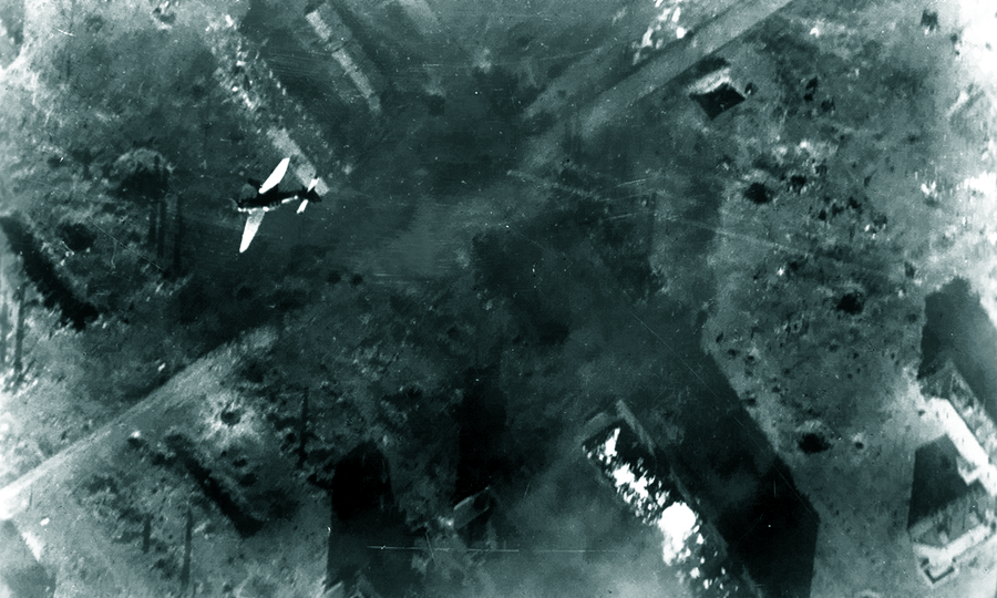 ​A spectacular photo of a Ju-87 emerging from its dive. The location of the photo is Severny Gorodok, the “Northern Village” in the lower right corner of Zherdevskaya Street and the T-shaped building noticeable in that area - Unknown Stalingrad: Iron Wind | Warspot.net