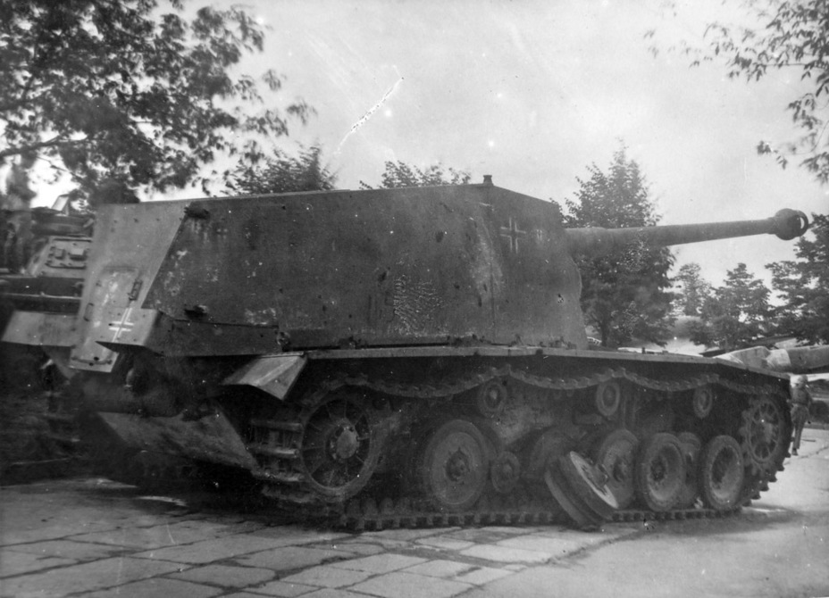 ​The vehicle was later repaired. Presently, the right side has all of its wheels. The ones that were lost were replaced with newly made wheels - Sturer Emil: a Rare Specimen from Stalingrad | Warspot.net