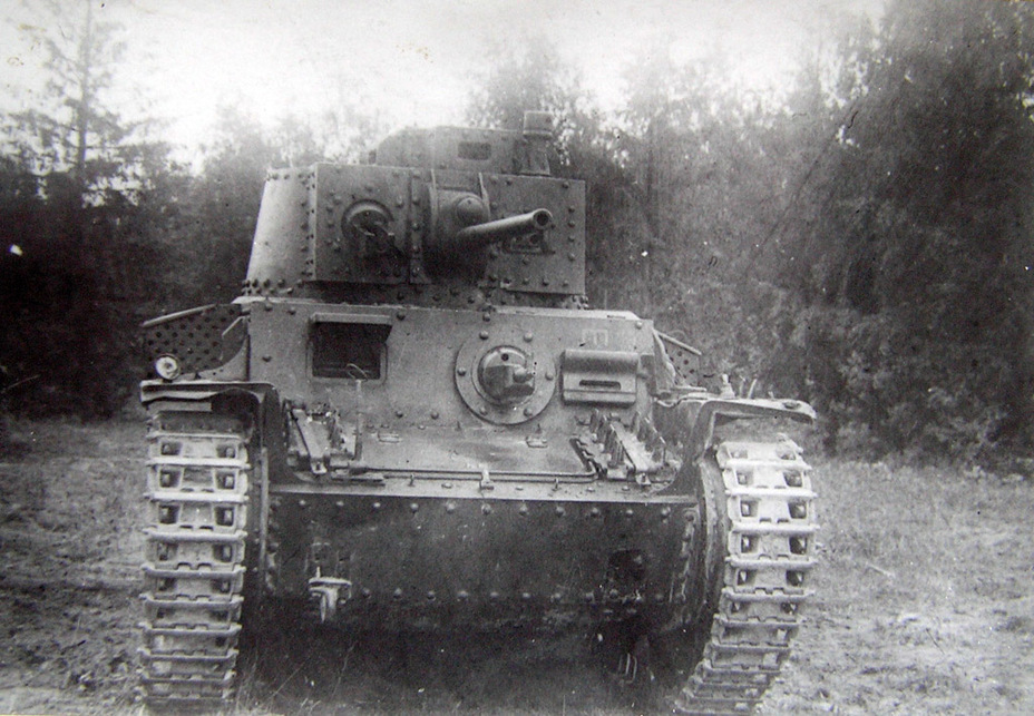 ​The same tank from the front. The divisional emblem is clearly visible - Pz.Kpfw.38(t) on the Eastern Side of the Eastern Front | Warspot.net