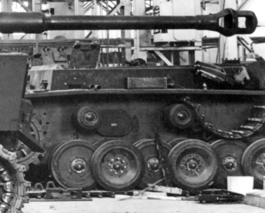 ​VK 30.01 (H) chassis during the process of conversion into a training tank. Henschel factory, April 1942 - The Tiger's Predecessors | Warspot.net