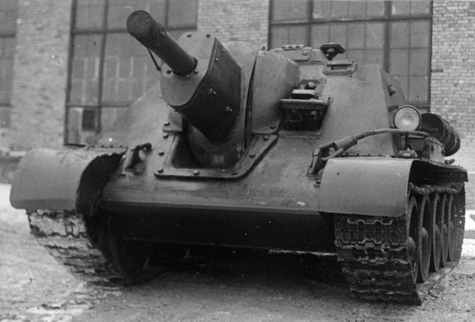 ​One of the first production SU-35s at the factory, winter 1943 - Assault Gun from the Urals | Warspot.net