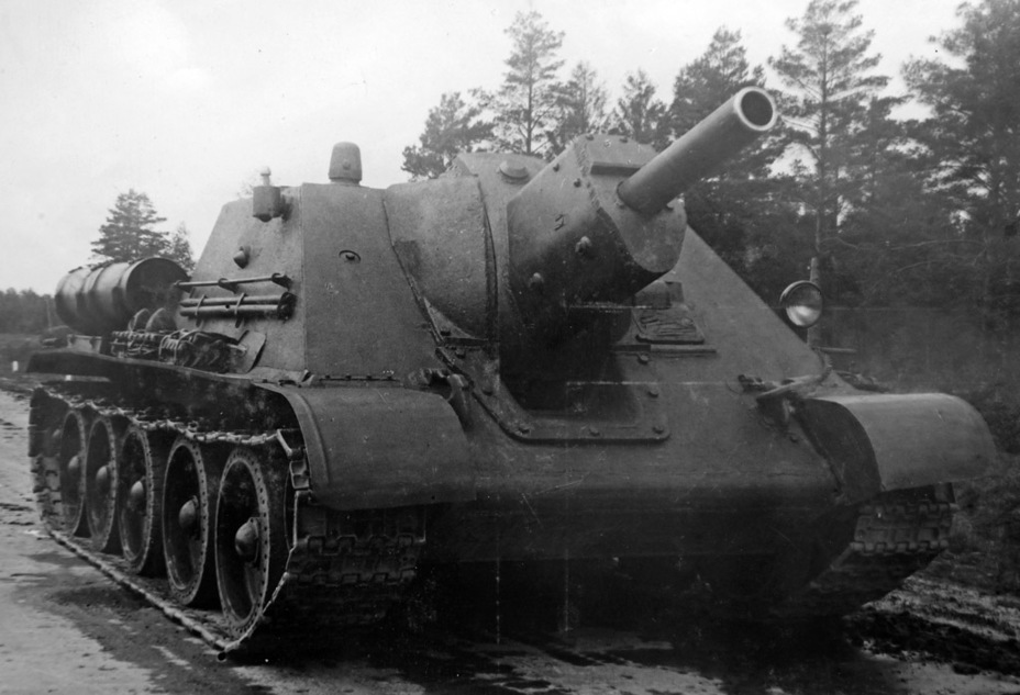 ​SPG with serial number U-304272, May 1943 production. The access port to the track tension mechanism in the lower front plate is already present - Assault Gun from the Urals | Warspot.net