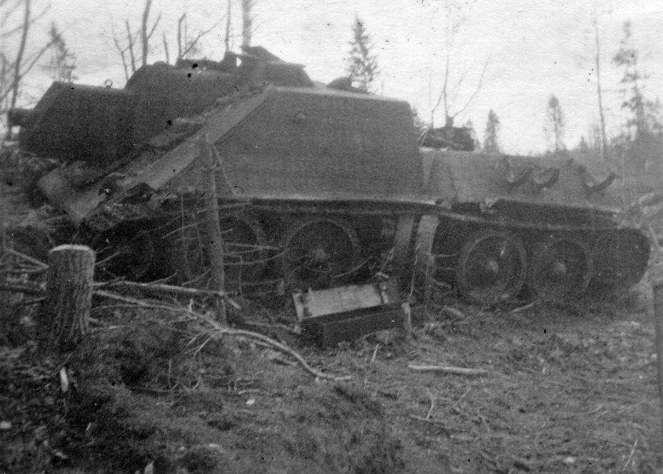 ​Knocked out SU-122, spring of 1944 - Assault Gun from the Urals | Warspot.net