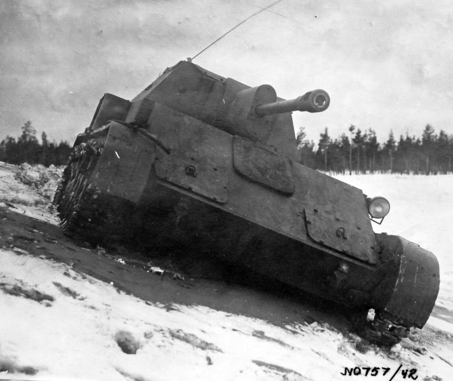​The same vehicle on the Gorohovets ANIOP, December 1942 - SU-12: The Ill-Fated SPG | Warspot.net