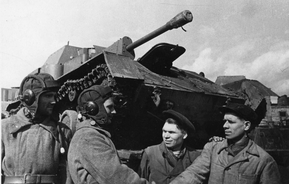 ​SU-12 accepted by crew, spring of 1943. Due to the issues of this vehicle, the crew might not have made it to the front lines - SU-12: The Ill-Fated SPG | Warspot.net