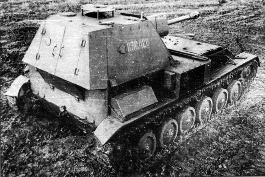 ​View from the rear. The roof of the fighting compartment can be seen - SU-12: The Ill-Fated SPG | Warspot.net