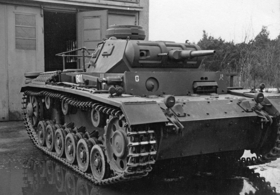 ​Pz.Bef.Wg. Ausf.E of the main series. These vehicles had the same driver's observation devices as the PzIII Ausf. G - Pz.Kpfw.III Ausf.E through F: The First Mass Medium | Warspot.net