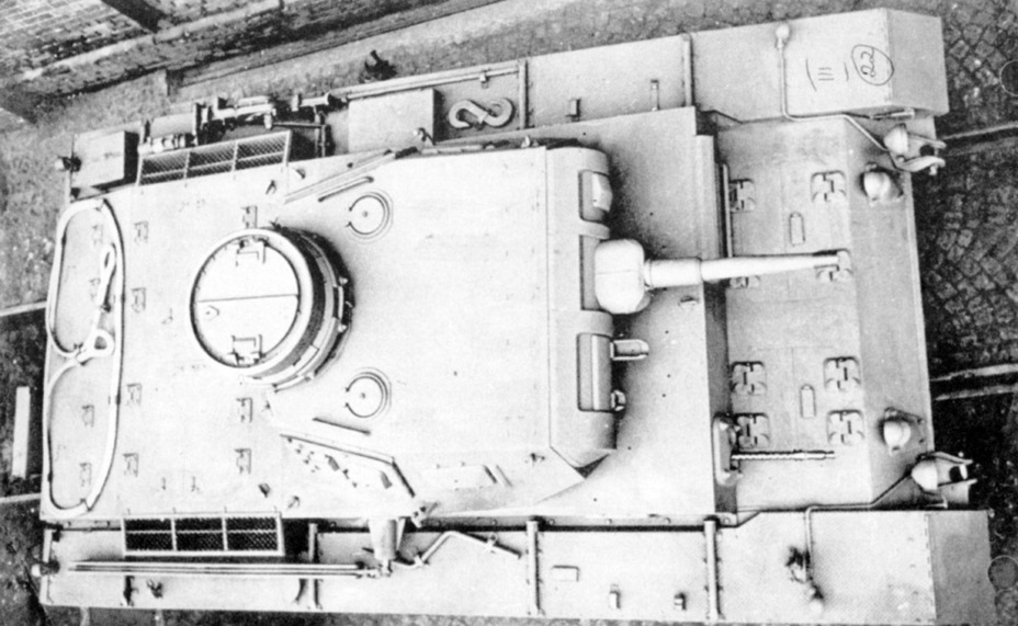​The same tank from above. One can see that the false periscope cap was removed from the left signal hatch - Pz.Kpfw.III Ausf.E through F: The First Mass Medium | Warspot.net