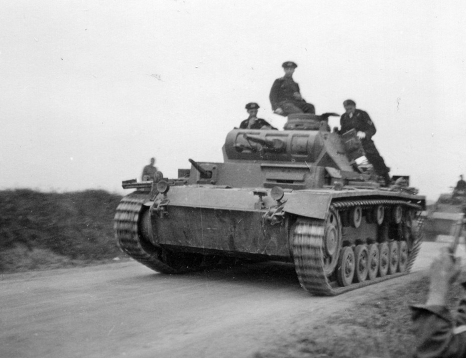 ​The PzIII Ausf. E in France. The tank has a Notek headlight on the front plate - Pz.Kpfw.III Ausf.E through F: The First Mass Medium | Warspot.net