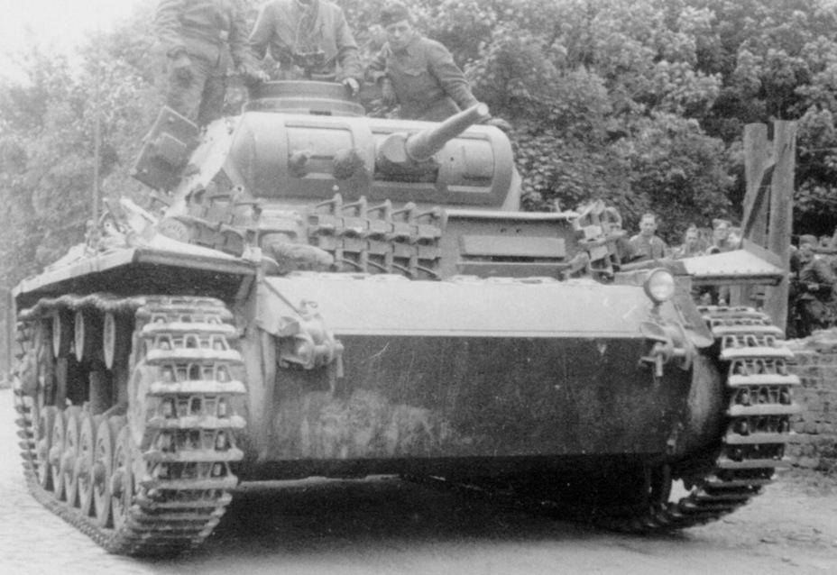 ​A late PzIII Ausf. E. The false periscope cap is removed - Pz.Kpfw.III Ausf.E through F: The First Mass Medium | Warspot.net
