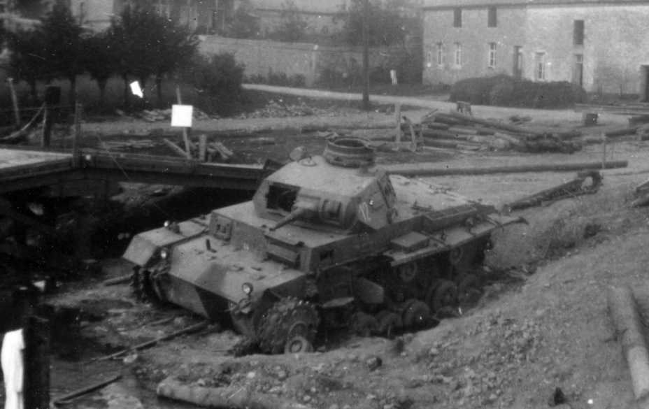 ​A PzIII Ausf. E knocked out in France - Pz.Kpfw.III Ausf.E through F: The First Mass Medium | Warspot.net