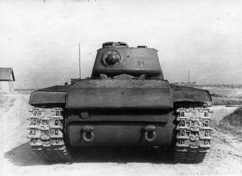 ​The turret contains a casting numbers. These numbers, later somewhat different looking, became the calling card of factory #200 - KV-1S: From Temporary to Permanent | Warspot.net