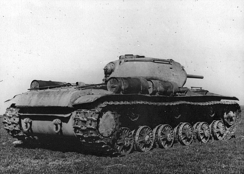 ​The same tank from the rear. The lifting hooks are visible - KV-1S: From Temporary to Permanent | Warspot.net