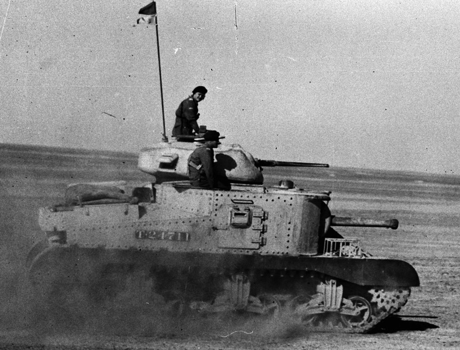 ​The same tank. A signal flag on the antenna is visible - Lee and Grant: American Generals in British Service | Warspot.net