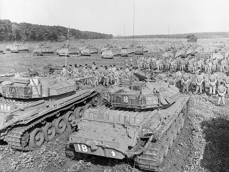 ​A parade of tanks from the 1st Tank and 3rd Cavalry Regiments in November of 1970. The last Cambrai Day in Vietnam - Centurions in the Jungle | Warspot.net