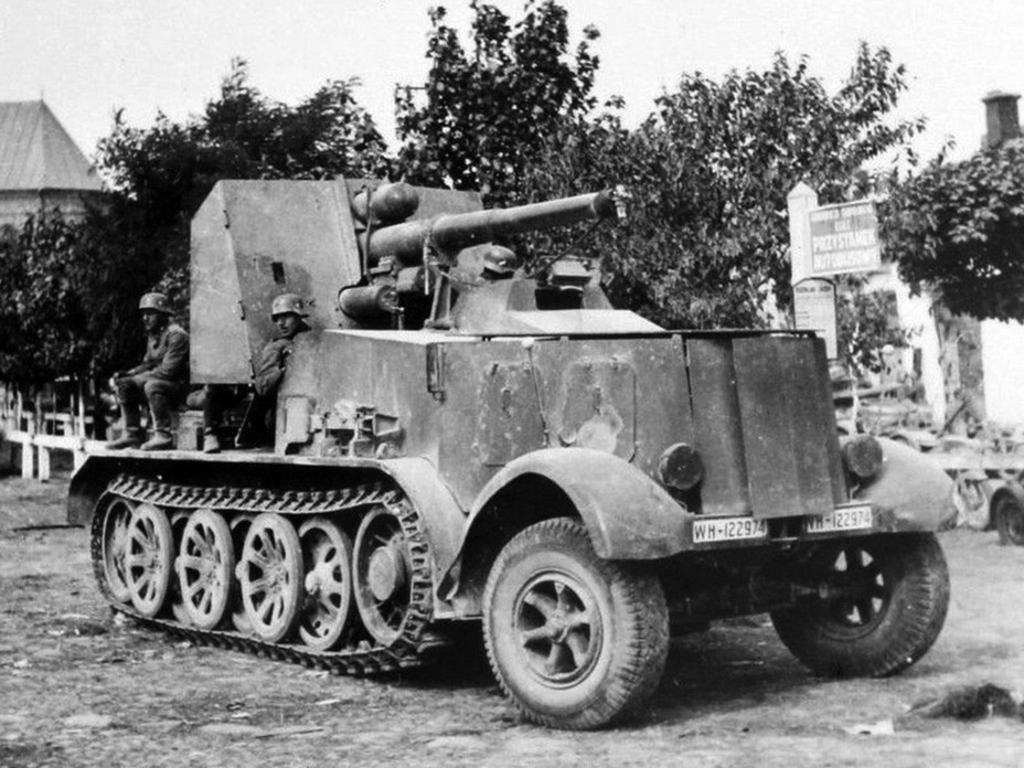 ​8.8 cm Flak 18 Sfl. auf 12 to Zugkraftwagen, the first mass produced German medium SPG - SPG and Fold-Out AA Gun | Warspot.net