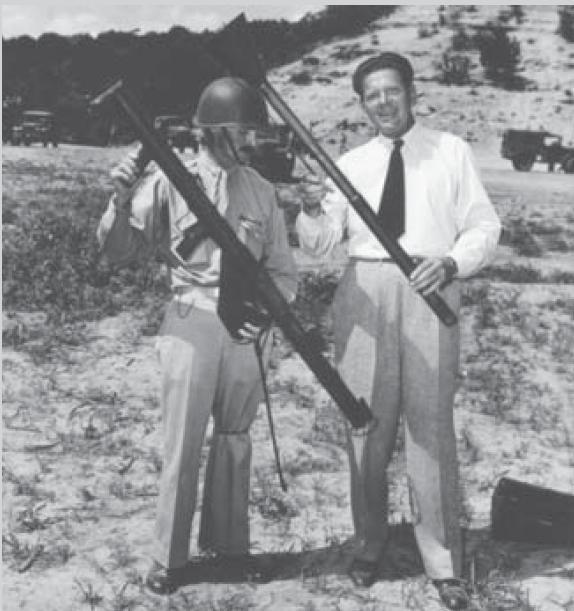 ​Bob Burns with his Bazooka and a US Army officer with an M1 - The Father of All RPGs | Warspot.net