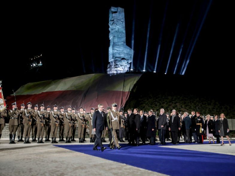 ​The Polish President Bronisław Komorowski together with foreign state officials at a ceremony commemorating the end of World War II. Memorial at Westerplatte, May 8, 2015 - Polish Postmen Against SS and SA | Warspot.net
