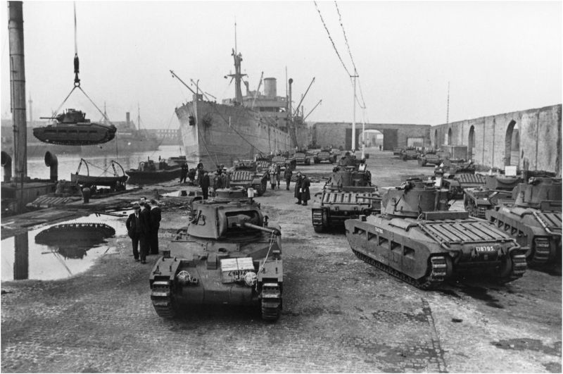 ​Loading Matilda and Valentine tanks onto ships bound for the USSR, Liverpool October 17th, 1941 - Tanks Worth Their Weight in Gold | Warspot.net