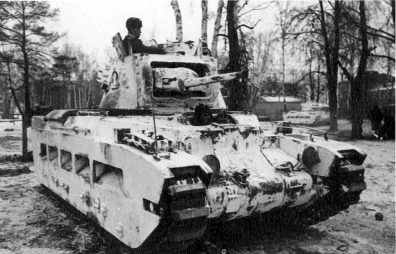 ​Matilda in winter camouflage. Another such tank can be seen in the background - Tanks Worth Their Weight in Gold | Warspot.net
