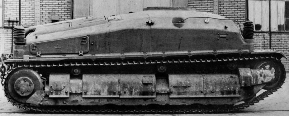 ​The need to fit five men influenced the shape of the turret platform and the engine deck - SOMUA SAu 40: The Winding Road to Nowhere | Warspot.net