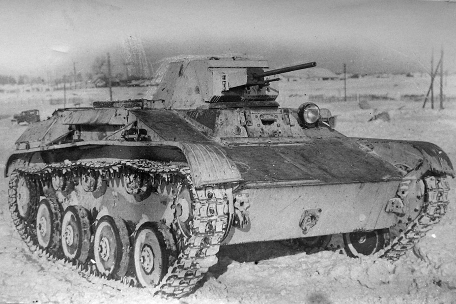 ​T-60, late 1941 production. By that point issues with headlights were not as pressing, so tanks were built with a full array of electrical equipment - T-60 in Difficult Times | Warspot.net