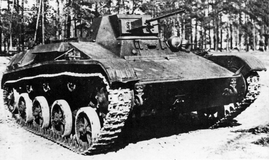 ​This is a typical tank produced by factory #38. As the summer of 1942 neared, cast road wheels designed at STZ were replaced with stamped wheels, produced in Kirov - T-60 in Difficult Times | Warspot.net