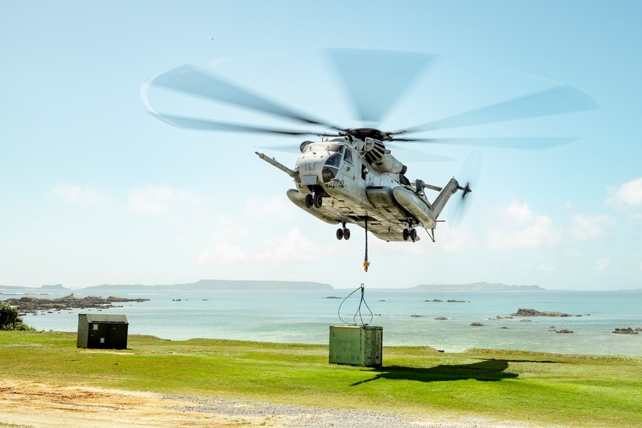 ​CH-53K King Stallion facebook.com/marines - US Marines’ CH-53K makes first operational flight | Warspot.net