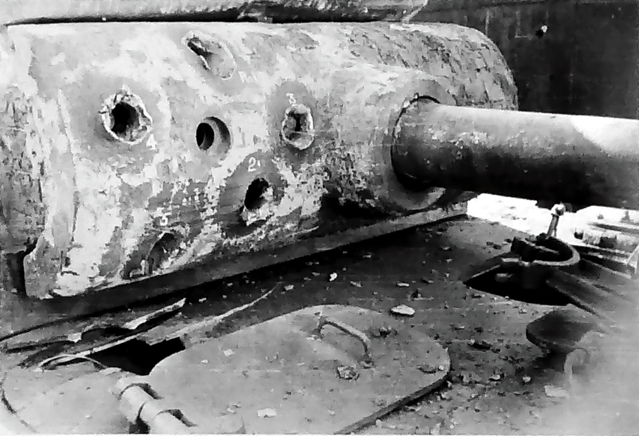 ​Even relatively weak guns could penetrate the thin roof armour by ricocheting a shell downwards off the gun mantlet - Panther's Ins and Outs | Warspot.net