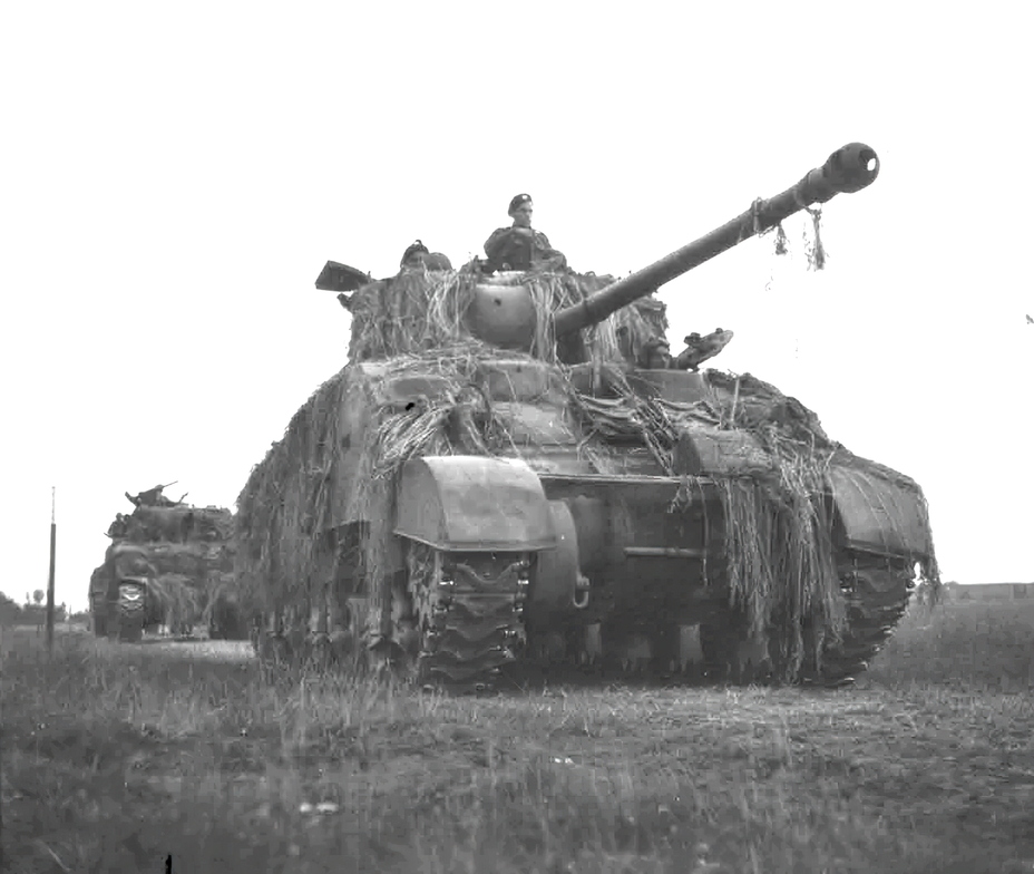 ​A Canadian Sherman Firefly, thoroughly camouflaged, although no measures were taken to disguise the long barrel. July 17th, 1944 - Firefly with a Stinger | Warspot.net